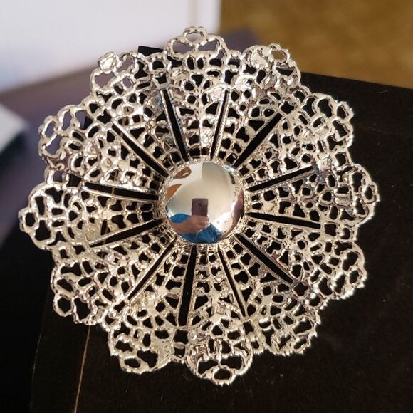 Vintage Sarah Coventry Silvertone Filigree Flower Clip Earrings - Picture 2 of 10